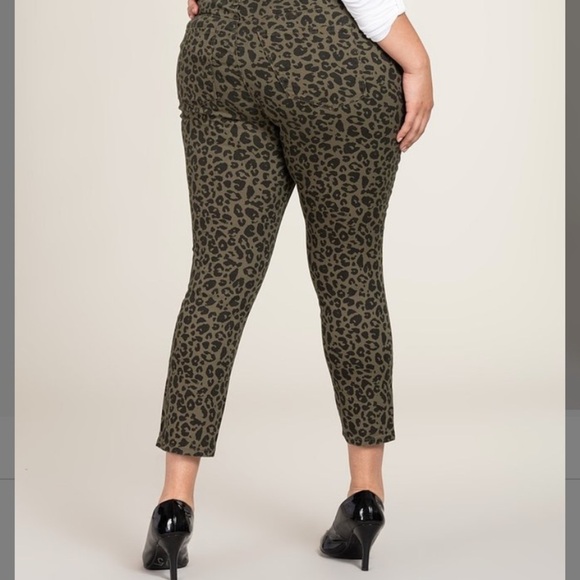 NWT Royalty Denim Olive Animal Print - Picture 3 of 11